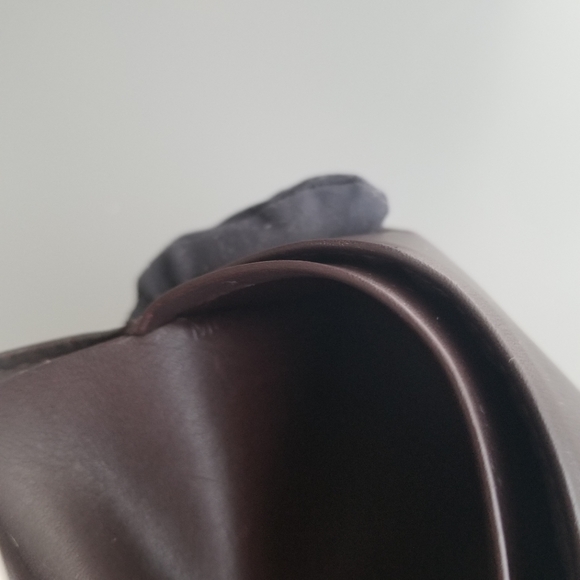 LOUIS VUITTON Classic Signature print - Picture 11 of 13